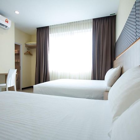 118 Hotel Macalister George Town Buitenkant foto