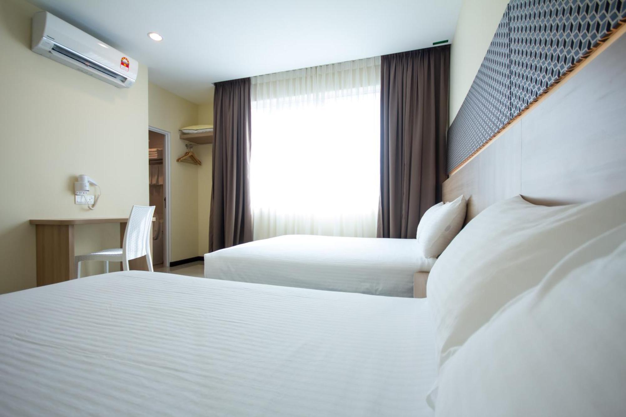 118 Hotel Macalister George Town Buitenkant foto