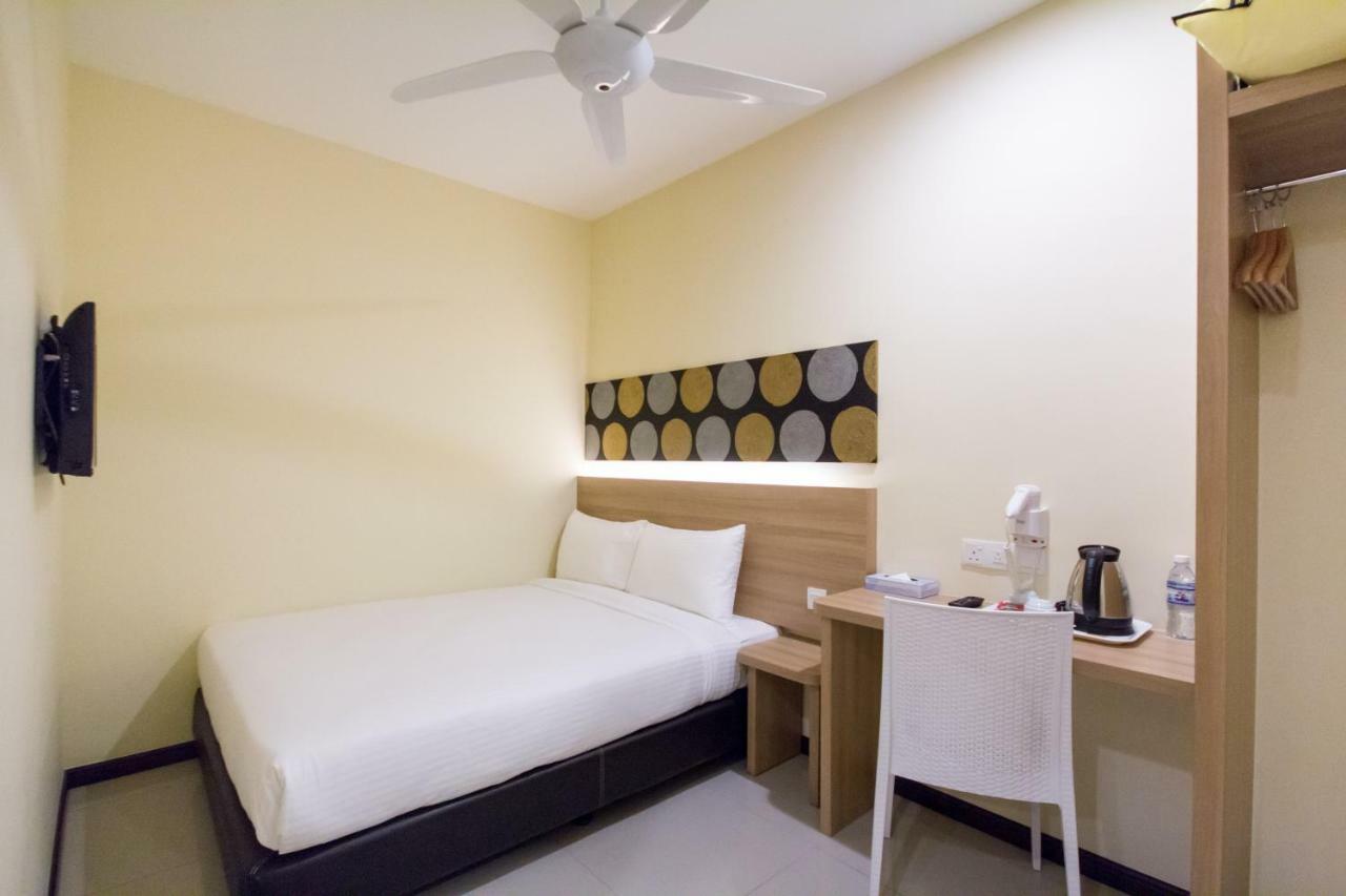 118 Hotel Macalister George Town Buitenkant foto